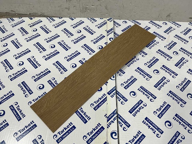 Tarkett - brown chatillion oak - pvc vloer 64 m2 - afbeelding 1 van  4