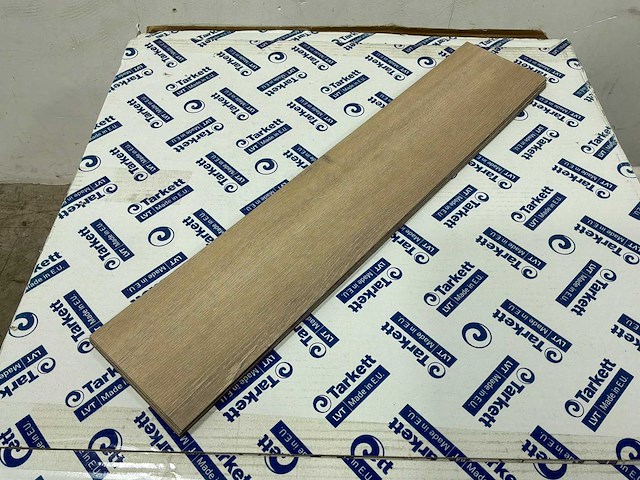 Tarkett - nutmeg forest oak - pvc vloer 61 m2 - afbeelding 1 van  4
