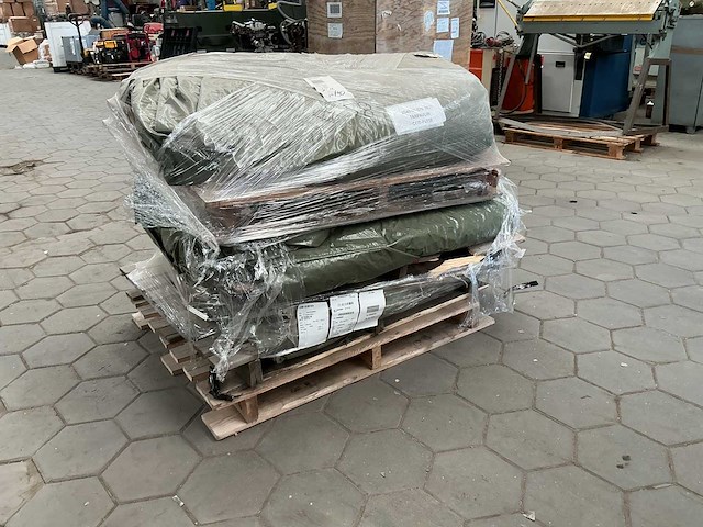 Tarpaulin (3x) - afbeelding 1 van  7