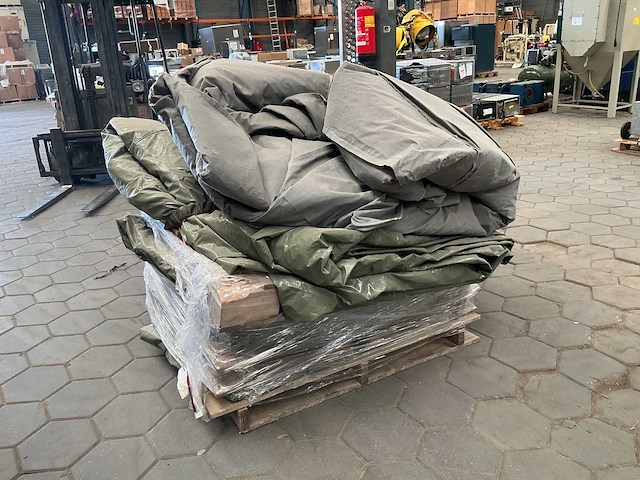 Tarpaulin (3x) - afbeelding 1 van  8