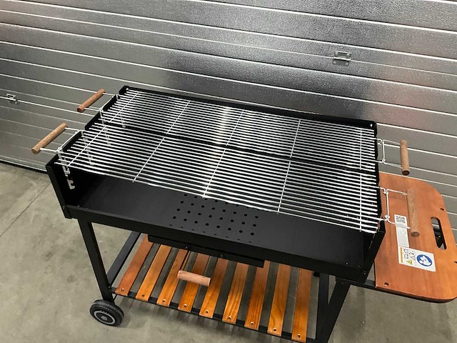 Tarrington house bratislava houtskool bbq - afbeelding 3 van  8