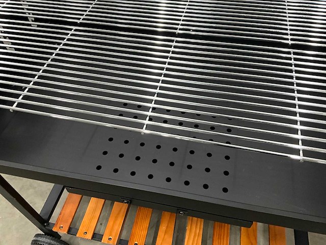 Tarrington house bratislava houtskool bbq - afbeelding 5 van  8