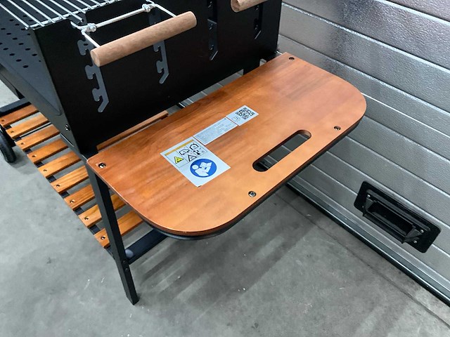 Tarrington house bratislava houtskool bbq - afbeelding 6 van  8