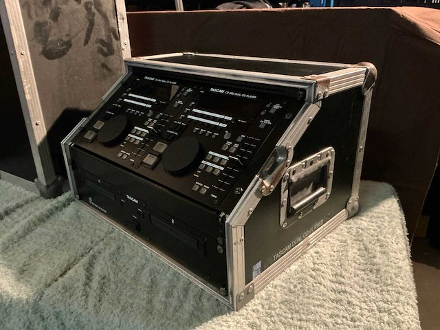 Tascam cd-302 dual cd player - afbeelding 1 van  4
