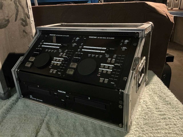 Tascam cd-302 dual cd player - afbeelding 2 van  4