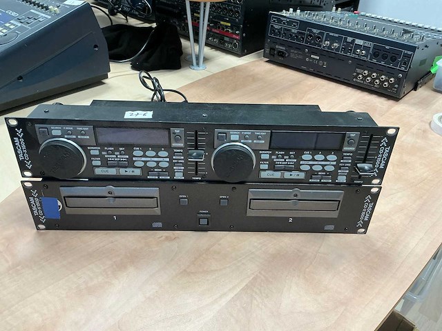 Tascam cdx1500 dubbele cd speler - afbeelding 1 van  5