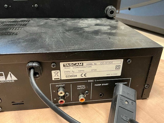 Tascam cdx1500 dubbele cd speler - afbeelding 5 van  5