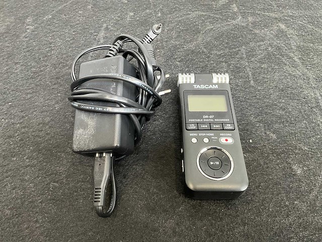 Tascam dr-07 draagbare digitale recorder - afbeelding 1 van  3