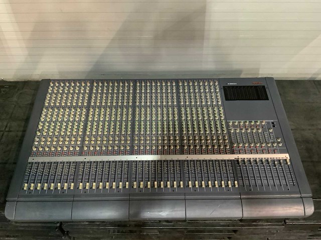 Tascam m-2600 mk ii analoge mengtafel - afbeelding 1 van  4