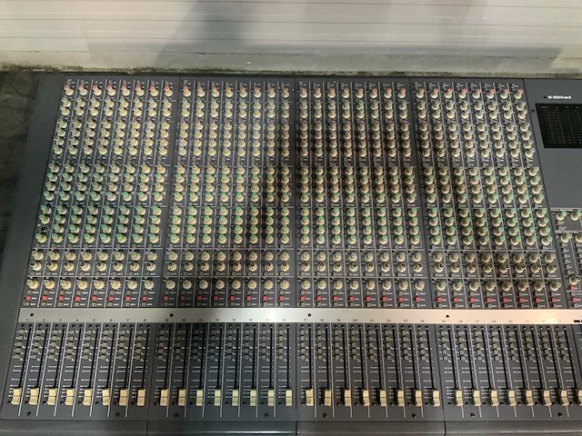 Tascam m-2600 mk ii analoge mengtafel - afbeelding 2 van  4