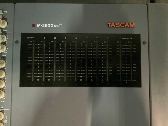 Tascam m-2600 mk ii analoge mengtafel - afbeelding 4 van  4