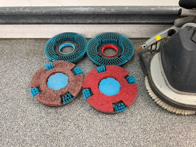 Taski - 250 micro - schrobzuigmachine - afbeelding 3 van  9