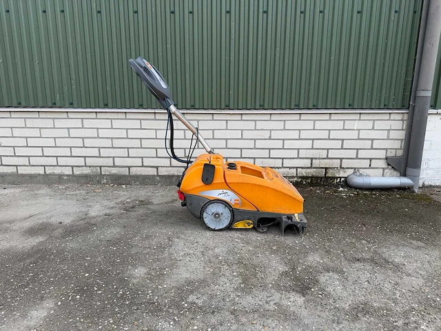 Taski - 350 - schrob-zuigmachine - afbeelding 1 van  6
