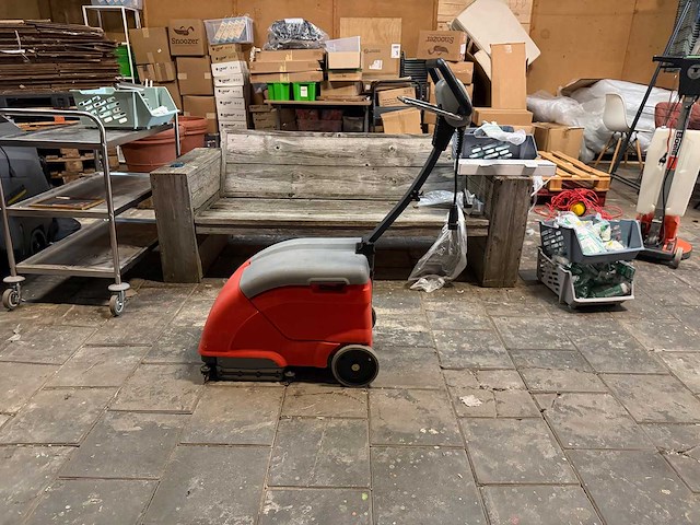 Taski - 355 - schrob-zuigmachine - afbeelding 1 van  5