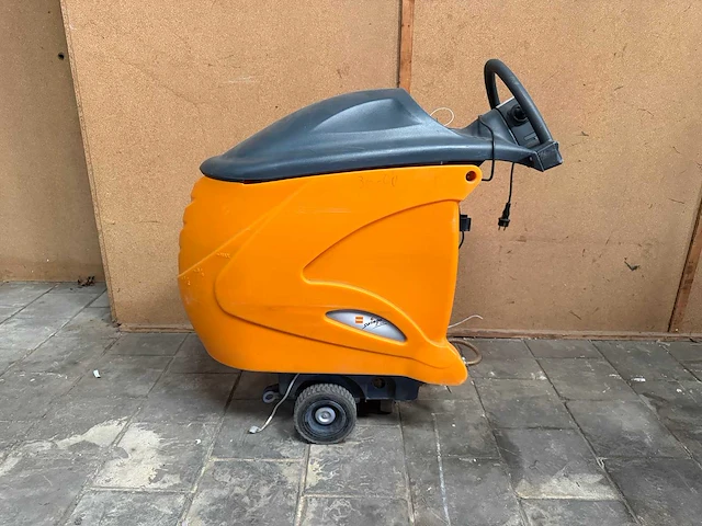 Taski - 855 - schrob-zuigmachine - afbeelding 1 van  4