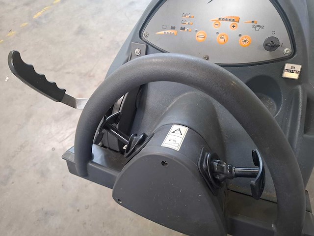Taski - swingo 1350b - schrobzuigmachine - afbeelding 7 van  8