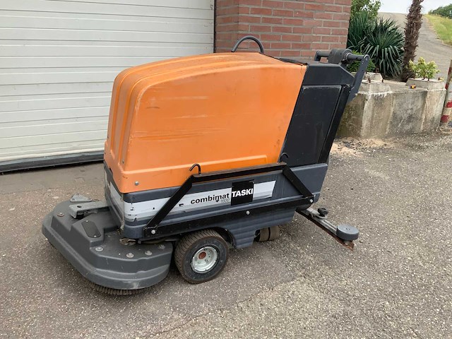 Taski combimat 1600 zelfrijdende veegmachine - afbeelding 1 van  5