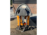 Taski swingo 1250b zelfrijdende schrobmachine met acculader - afbeelding 5 van  9