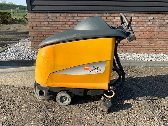 Taski swingo 1250b zelfrijdende schrobmachine met dubbele borstels - afbeelding 2 van  9