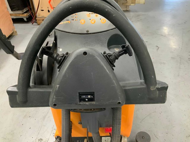 Taski swingo 1250b zelfrijdende veegmachine - afbeelding 3 van  12