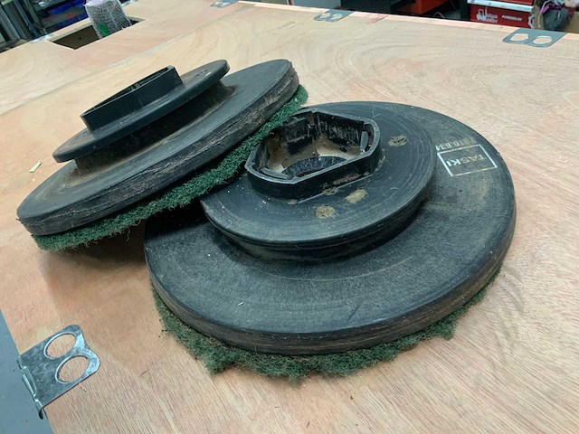 Taski swingo 1250b zelfrijdende veegmachine - afbeelding 10 van  12