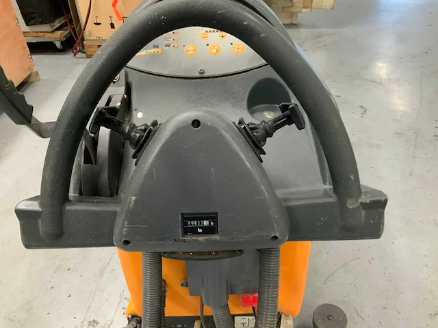 Taski swingo 1250b zelfrijdende veegmachine - afbeelding 3 van  12