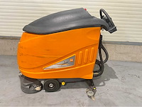 Taski swingo 1650 zelfrijdende schrobmachine - afbeelding 2 van  9