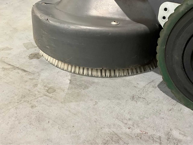 Taski swingo 1850 zelfrijdende schrobmachine interne lader - afbeelding 10 van  11