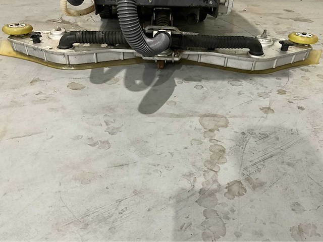 Taski swingo 1850 zelfrijdende schrobmachine interne lader - afbeelding 11 van  11