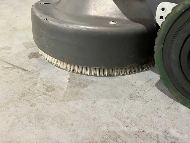 Taski swingo 1850 zelfrijdende schrobmachine interne lader - afbeelding 10 van  11