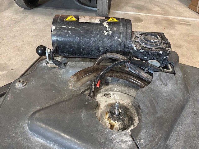 Taski swingo 2100 schrobzuigmachine - afbeelding 8 van  16