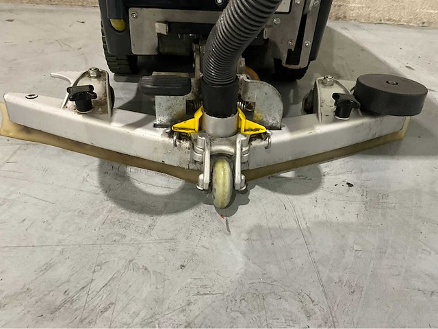 Taski swingo 755b zelfrijdende schrobmachine - afbeelding 5 van  10