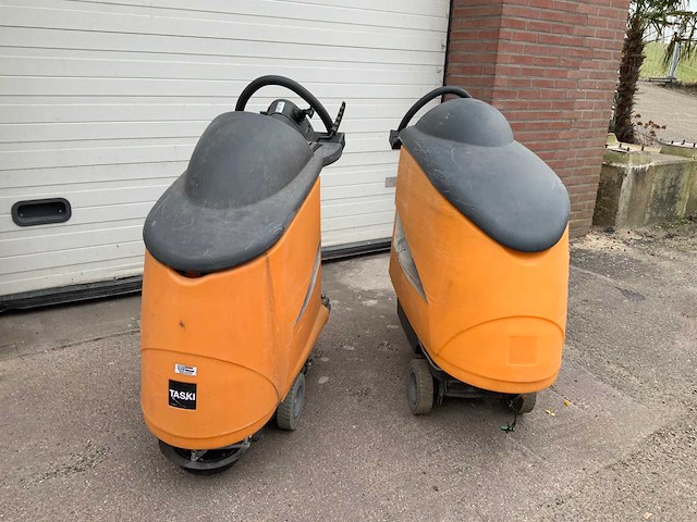 Taski swingo zelfrijdende schrobmachines (2stuks) - afbeelding 1 van  4