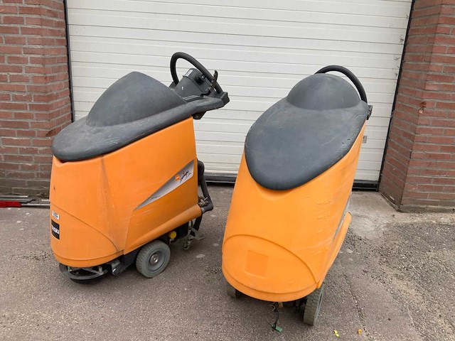 Taski swingo zelfrijdende schrobmachines (2stuks) - afbeelding 2 van  4