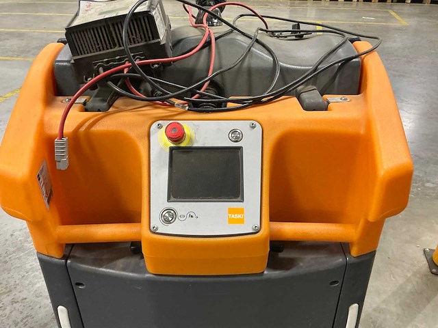 Taski swingobot 2000 robot schrobmachine - afbeelding 5 van  6