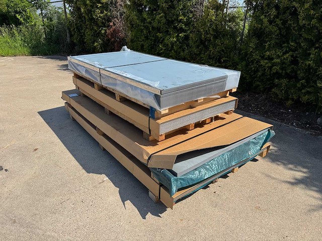 Tata steel / vlietjonge - 222x kgw elo verz dc01 - vlakke plaat - roofing material - afbeelding 1 van  8