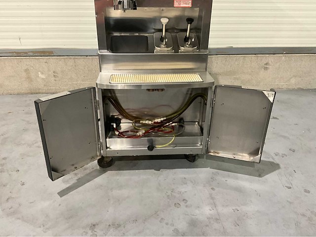 Taylor - c606 - ijsmachine - afbeelding 12 van  12