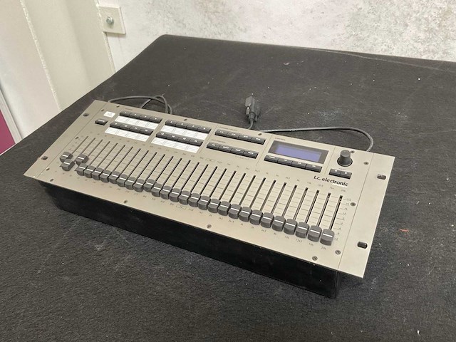 T.c. electronic motofader 64 controller - afbeelding 1 van  3