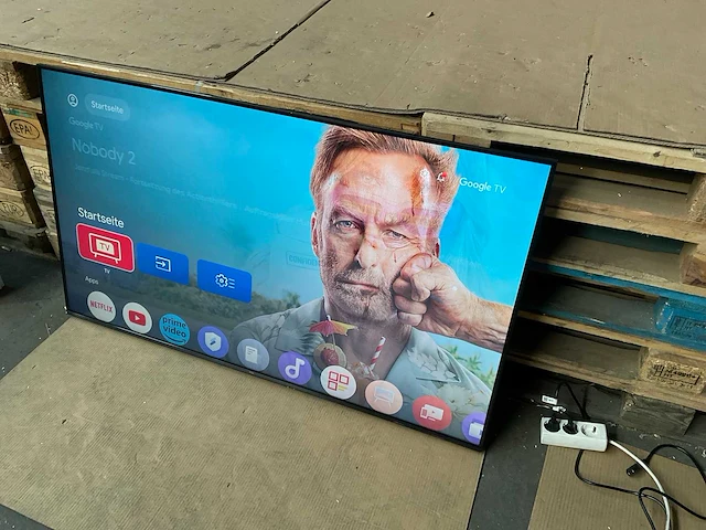 Tcl 55 inch 55q6c televisie - afbeelding 1 van  10