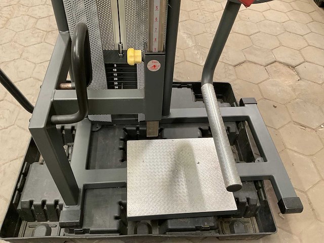 Teca gluteus kick 320 krachtstation - afbeelding 6 van  8