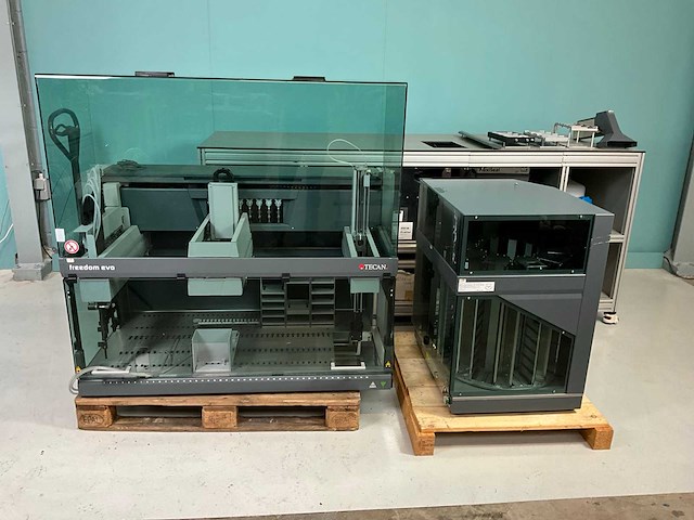 Tecan freedom evo vloeistofbehandelingsplatform - afbeelding 1 van  26