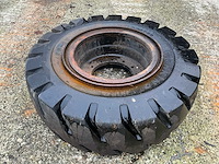 Techking tklogster 17.5-25 volrubber industrie band met velg (4x) - afbeelding 1 van  5