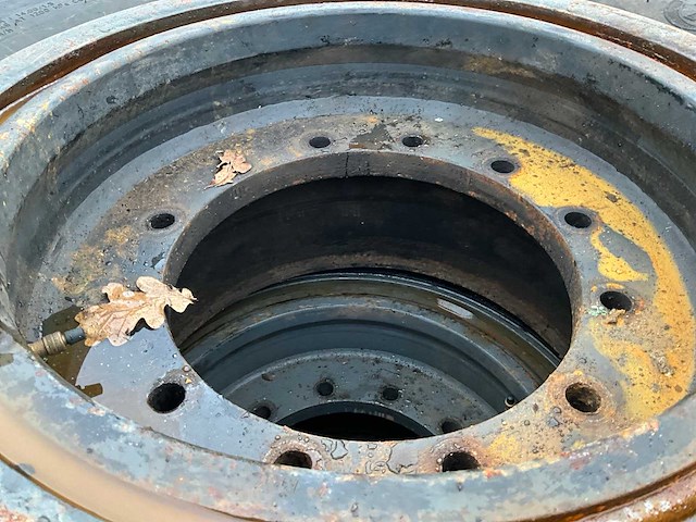 Techking tklogster 17.5-25 volrubber industrie band met velg (4x) - afbeelding 5 van  5