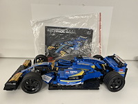 Technic style blauwe formule 1 racewagen - schaal 1:14 (met handleiding) - afbeelding 1 van  3