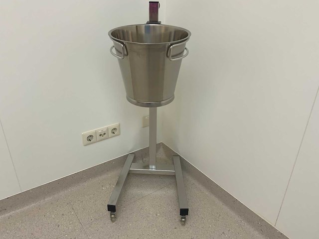 Technicare trolley met opvang emmer - afbeelding 3 van  7