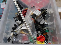 Techniek- en elektroproducten in 4 kunststof kratten w.o. steekcontacten, noodstoppen, schakelaars, drukkno... - afbeelding 3 van  4