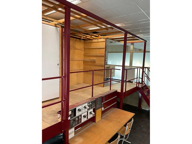 Techniek / bouw lokalen op verhoogd platform - afbeelding 4 van  38