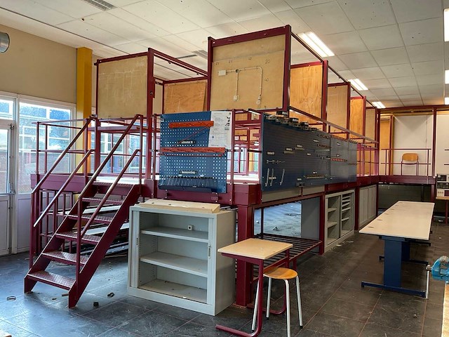 Techniek / bouw lokalen op verhoogd platform - afbeelding 1 van  38