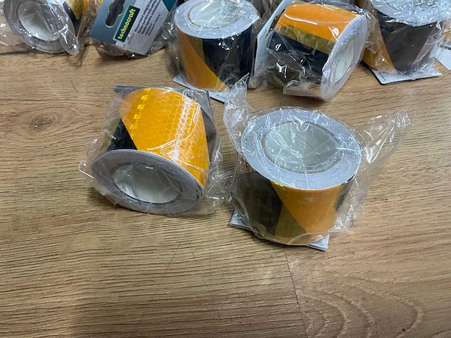 Technocraft 5m x 50mm zwart-geel reflecterend tape (30x) - afbeelding 1 van  2