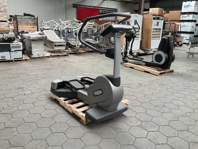 Technogym cardio wave crosstrainer - afbeelding 4 van  6